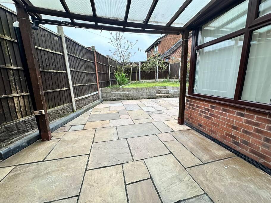Sage House - Centre Hanley, Alton Towers * Stoke-on-Trent